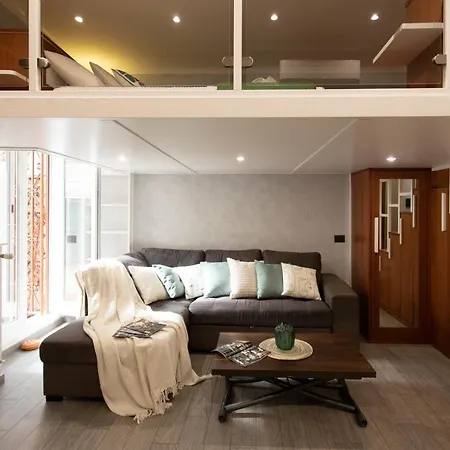 Freya - Trendy Loft Apartment